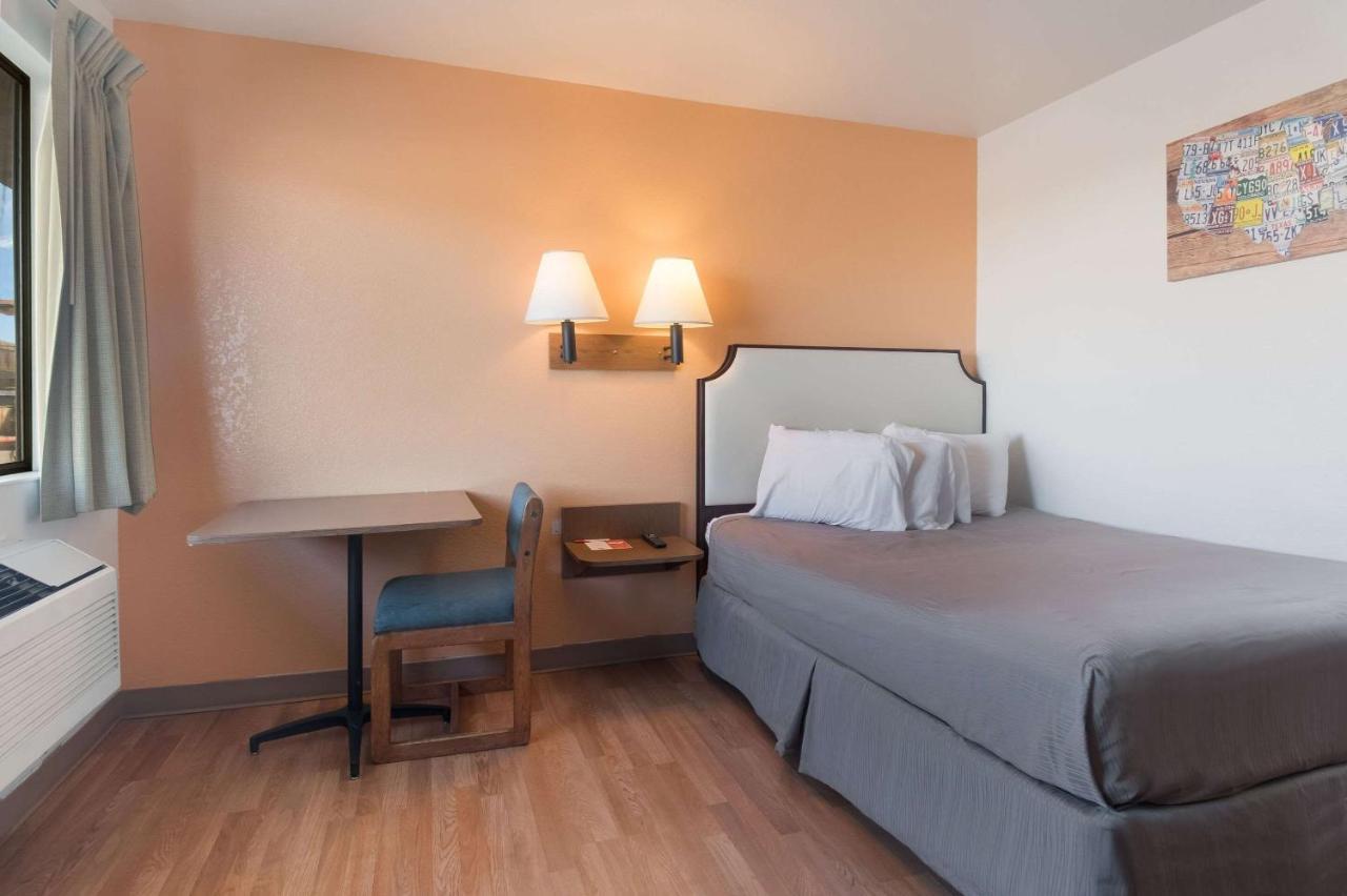 Econo Lodge Якима Экстерьер фото